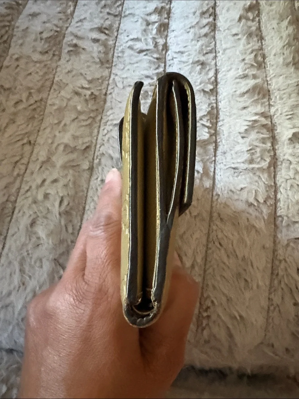 Gucci Gold Embossed GG Patent Leather Wallet with Bow Accent - Picture 3 of 9